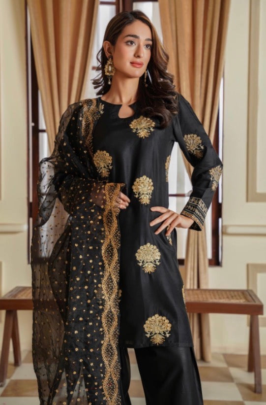ZEENAT LUXE 🔥 Hussain Rehar inspired black